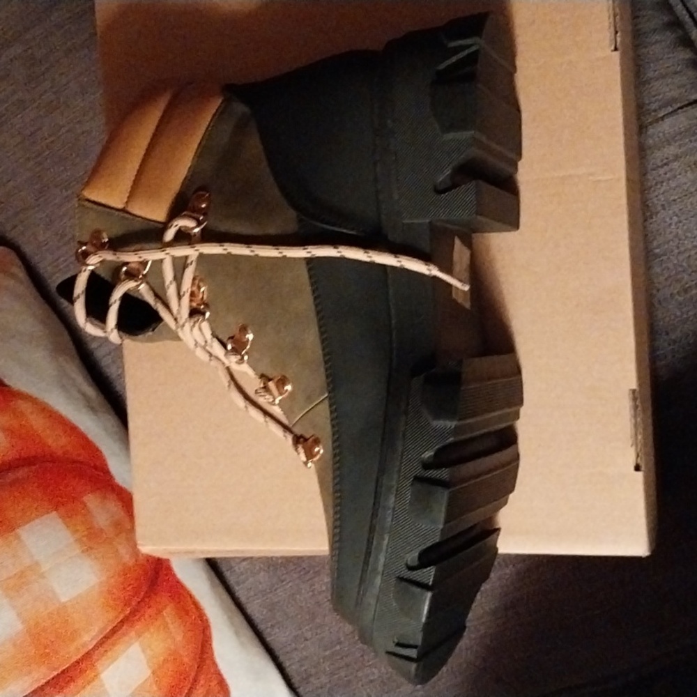 Portland Boots. New In Box. Size 10 - Picture 3 of 12